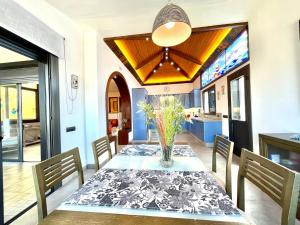 Fotografie z fotogalerie ubytování Estupenda Villa con Wifi, piscina privada, BBQ en Tenerife Sur v destinaci Adeje