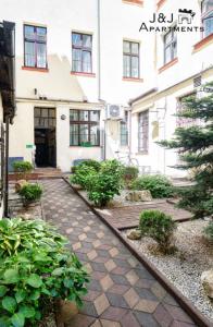 Vonkajšia záhrada v ubytovaní J&J Apartments, Łazienna 30 Apartament 8/1