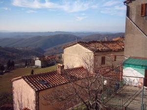 Imagen de la galería de Casa Santina in borgo medievale, en Prata