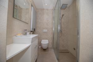 Ένα μπάνιο στο Apartment Marcic +31 φωτογραφίες