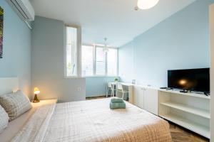 Postel nebo postele na pokoji v ubytování Cozy little apartment in Studentski grad