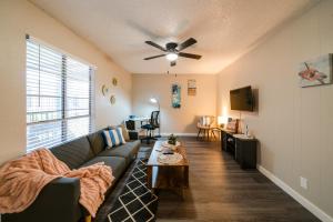 a living room with a couch and a ceiling fan at Austin - Down by the Sea - 1 br Apt near SoCo in Austin
