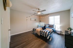 a bedroom with two beds and a ceiling fan at Austin - Down by the Sea - 1 br Apt near SoCo in Austin