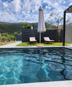 Piscina a Elaionas Estate Perdika o a prop