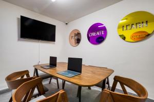 a room with a table with two laptops on it at ULIV Parque Lincoln in Mexico City