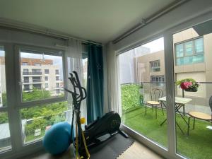 a room with a gym with a window at Logement spacieux avec chambre privée in Noisy-le-Grand