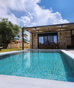 Piscina a Elaionas Estate Perdika o a prop
