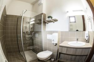 Koupelna v ubytování Levendula Hotel + 37 fotografií
