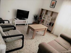 a living room with a coffee table and a television at Piso da Horta en Aguiño, Ribeira, Galicia in Ribeira