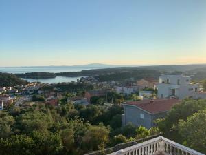 Foto dalla galleria di Panoramic View Apartment Leonardo a Rab