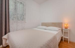 Postel nebo postele na pokoji v ubytování Villa and Apartments Milos
