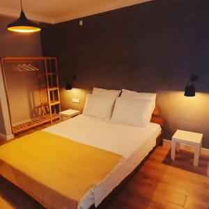 Giường trong phòng chung tại Antik Apartments Marmaris