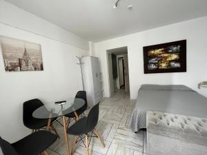 Χώρος καθιστικού στο Center Apartment Studio +8 φωτογραφίες