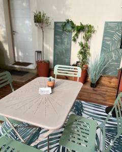 a table and chairs in a room with plants at Le 104 Feuvrier in Dole