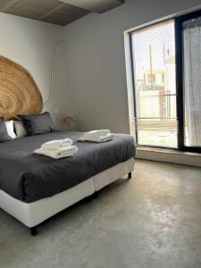 a bedroom with a bed with two towels on it at Villa Vintage Dulcinea in Camuñas