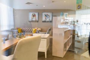 Tamara Ashkelon Hotel的休息区