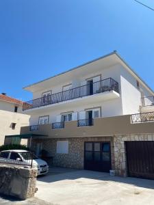 Budova, kde se apartmán nachází + 20 fotografií