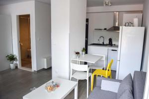 Kuchyň nebo kuchyňský kout v ubytování Studio Apartments Anija