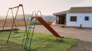 Plac zabaw dla dzieci w obiekcie Casa Rural Mis Niñas