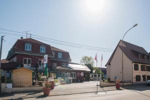 a row of houses on a street in a town at Cour Du Tonnelier in Bouxwiller