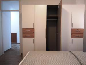 a bedroom with white cabinets and a bed at DAAL in Roč