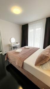 Posteľ alebo postele v izbe v ubytovaní Sunshine House Makarska with Free Beach Parking