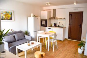 Kuchyň nebo kuchyňský kout v ubytování Studio Apartments Anija