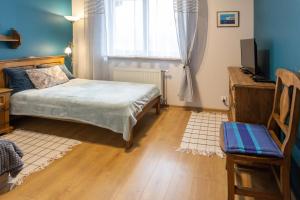 Tempat tidur dalam kamar di Kordeczki-Apartamenty i pokoje