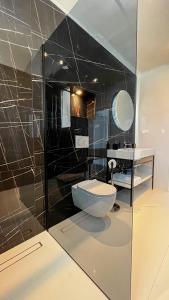 Kúpeľňa v ubytovaní Sunshine House Makarska with Free Beach Parking + 37 fotografií