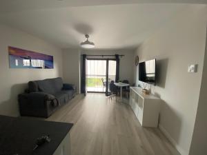 TV a/nebo společenská místnost v ubytování Apartamento Valle-Niza, Almayate, Vélez málaga, torre del mar ,2 dormitorios