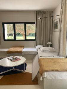 เตียงในห้องที่ Maison Alice&Eugène