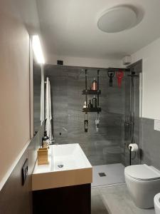 a bathroom with a sink and a shower and a toilet at Venezia,Giudecca appartamento con giardino privato in Venice