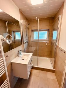 a bathroom with a shower and a sink and a tub at Ferienwohnung Kaiserglück in Goslar