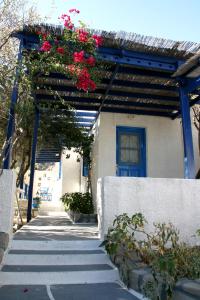 a house with a blue door and flowers on the ceiling at Summer Residence in Provatas