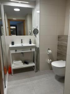 Kúpeľňa v ubytovaní Seaside Park Hotel Kołobrzeg apartament 27 metrów radości