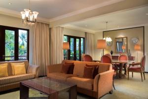 Area soggiorno di AKAR Hotels & Resort Lampung