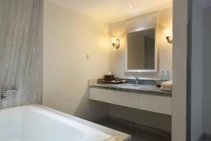 Bagno di AKAR Hotels & Resort Lampung