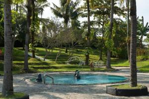 Piscina di AKAR Hotels & Resort Lampung o nelle vicinanze