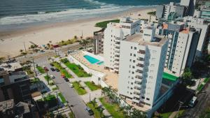 Bazén v ubytování Vista mar em Caiobá com piscina conforto e localização nebo v jeho okolí