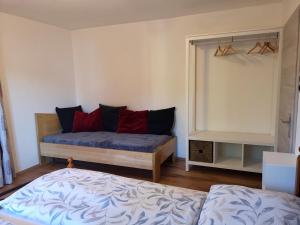 A bed or beds in a room at Apartment Schwarzindien