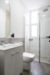 Koupelna v ubytování Valentin Suites