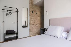 Postel nebo postele na pokoji v ubytování Valentin Suites