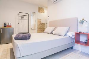 Postel nebo postele na pokoji v ubytování Valentin Suites