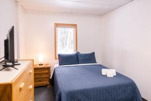 Postel nebo postele na pokoji v ubytování Delta Lodge