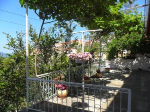 Ein Garten an der Unterkunft House Smajić