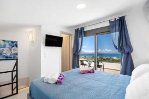 Postel nebo postele na pokoji v ubytování Isabel Artemis Crete - Luxury Sea Views Villas