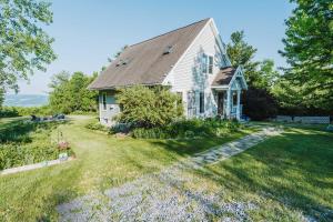 una imagen de una casa con un patio en Charming Hammondsport Home with Lake Views and Pool!, en Hammondsport