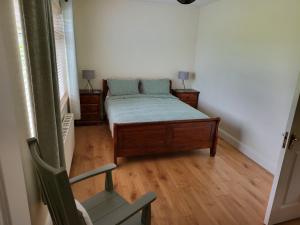 Postel nebo postele na pokoji v ubytování Millstream Cottage House & Apartment