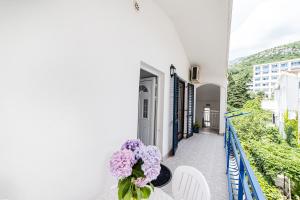 Balkón nebo terasa v ubytování Apartments Vila Nikolić Rafailovići
