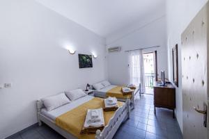 Postel nebo postele na pokoji v ubytování Apartments Vila Nikolić Rafailovići